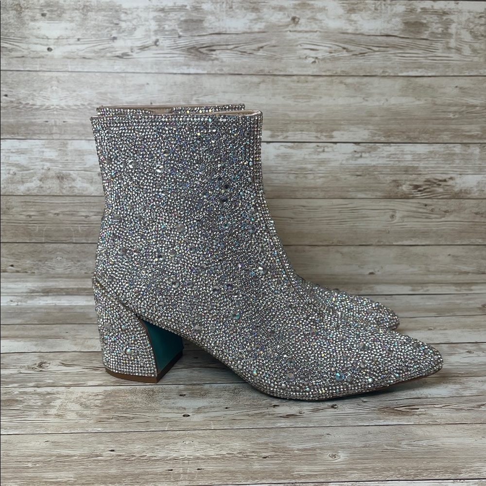 Betsey Johnson Glittering Silver Ankle Boots Size 5M NWT‎